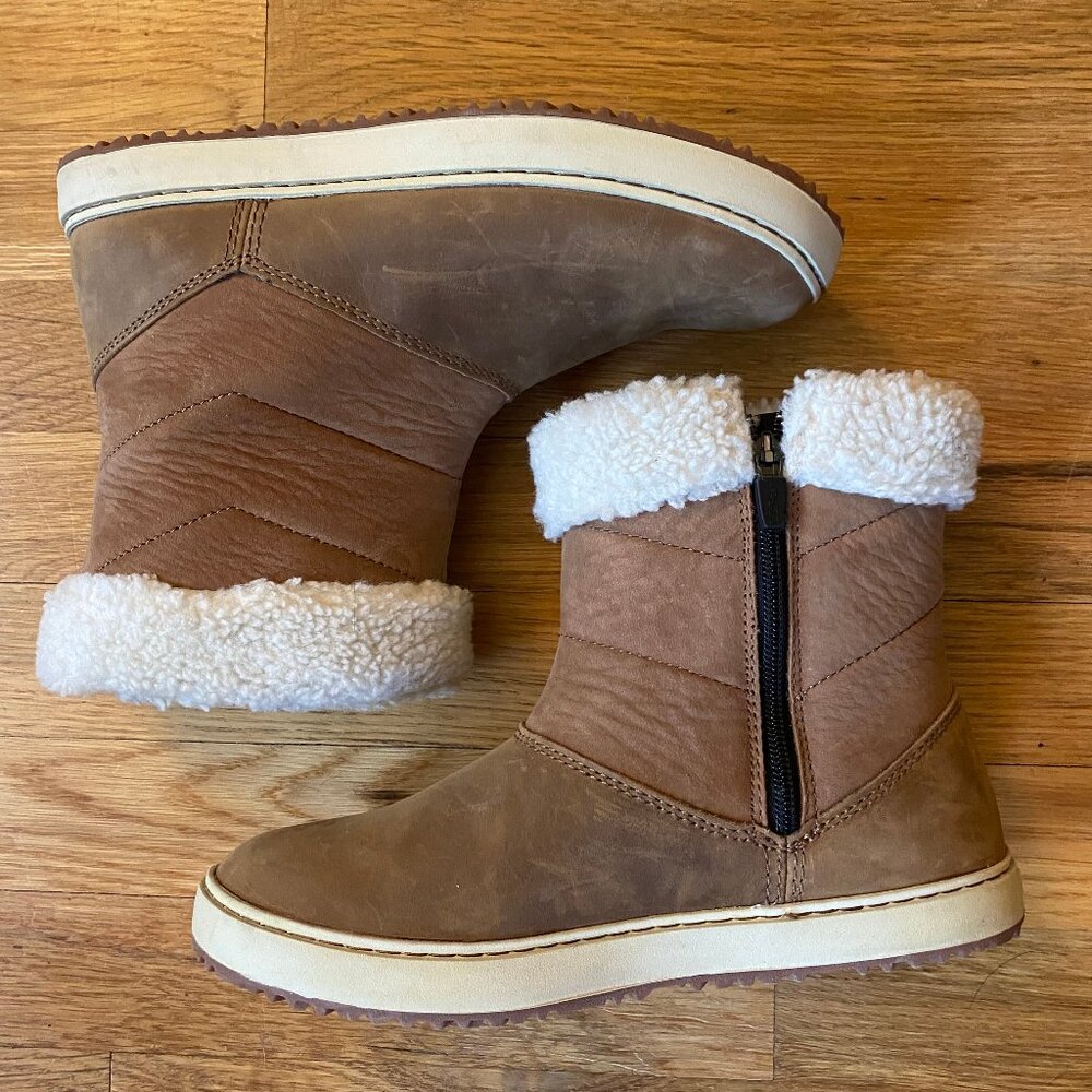 L.L. Bean Women's Sherpa Lined Bootie, Like New